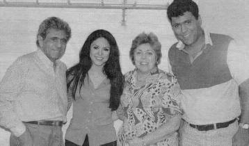 Nídia, seu pai Wiliam, Shakira e o irmão Antônio 
