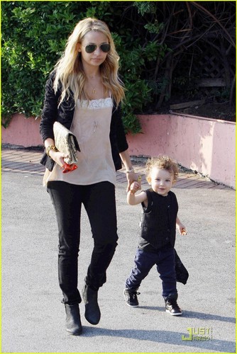  Nicole Richie: On the Road with Harlow & Sparrow!