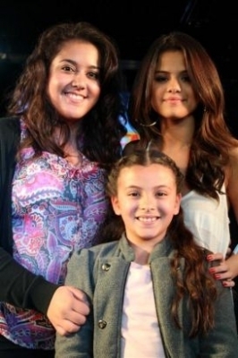  Selly canto her latest hit single "Who Says" on KIIS FM