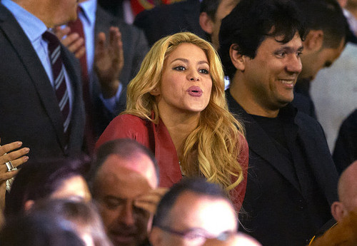 Shakira stopped cheering Rafael Nadal, now she cheer Piqué !