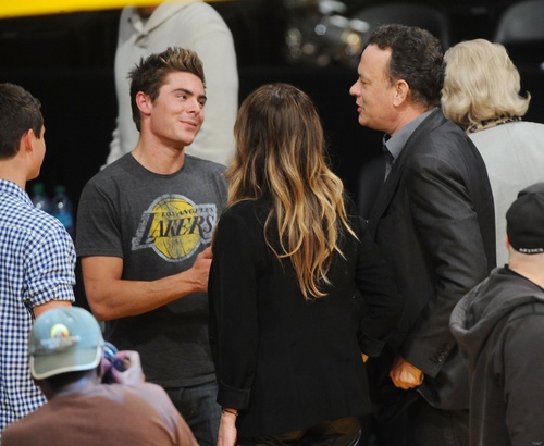 ZAC & DYLAN EFRON WATCH LAKERS