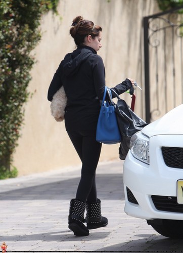  Ashley - Out and about in Studio City - 23 April 2011
