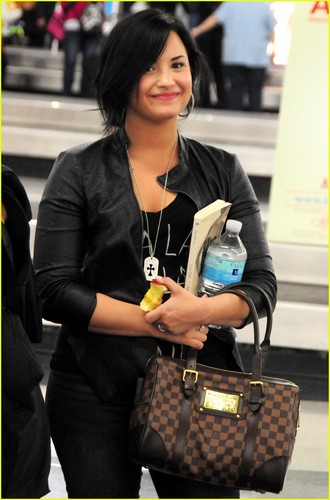  Demi Lovato: Chicago For The Weekend