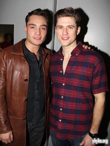  Ed Westwick Visits Broadway's "Catch Me If आप Can"