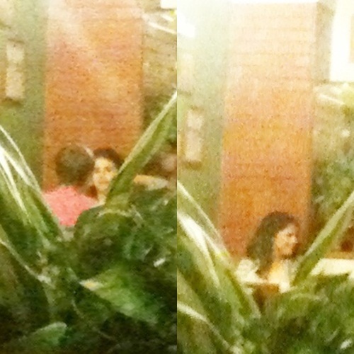 Justin dinner with Selena at american chili’s restaurant Jakarta.