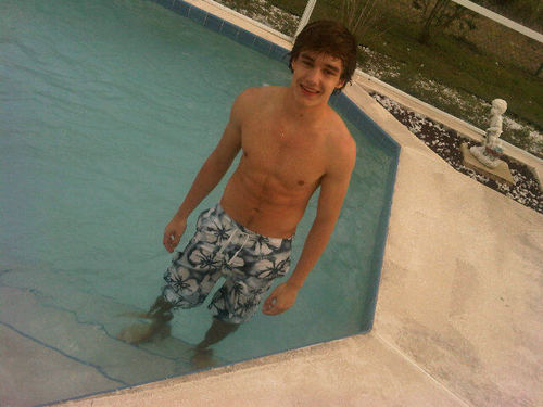  Liam shirtless <3