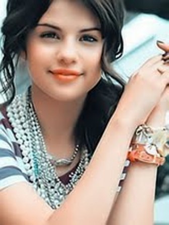  Selena Cutie