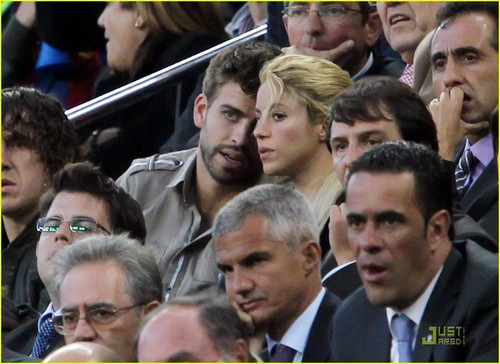  Shakira & Gerard Pique: PDA Pair!