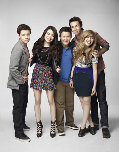  iCarly ooh there is Creddie too close to each other