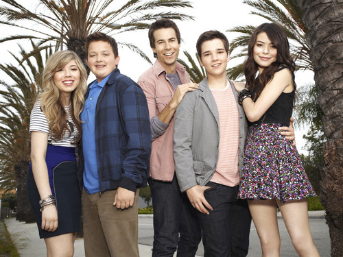 iCarly ooh there is Creddie too close to each other