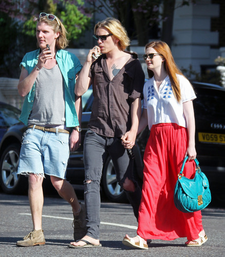  2011 - Out and About in West Londres (Apr 25)