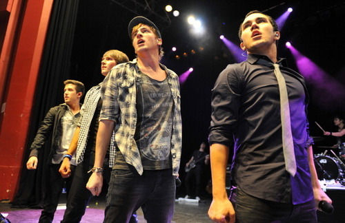 Big Time Rush performing at Shepherd’s গুল্ম Empire in লন্ডন