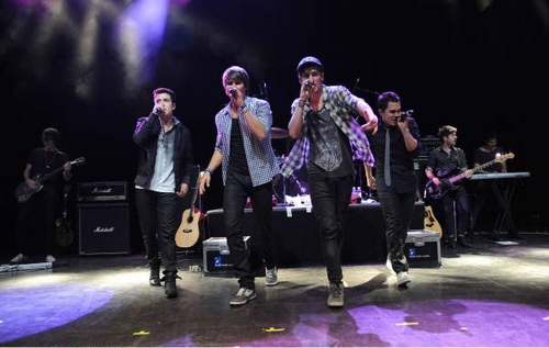  Big Time Rush performing at Shepherd’s 衬套, 布什 Empire in 伦敦