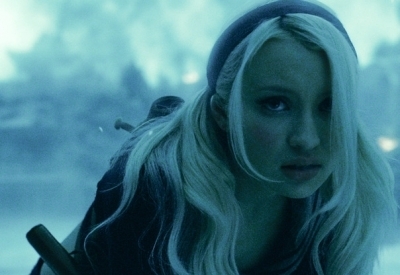  Emily Browning/Sucker coup de poing