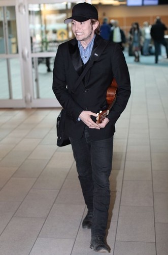  Jackson Rathbone Arriving At Vancouver Airport