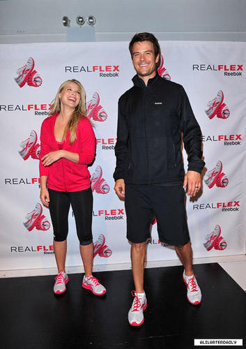 Josh Duhamel And Ali Larter Launch Reebok's RealFlex calçados, calçado