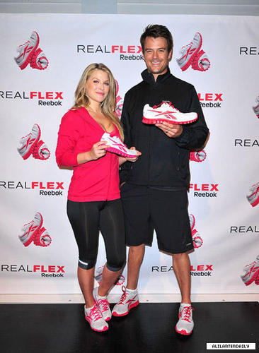  Josh Duhamel And Ali Larter Launch Reebok's RealFlex обувь