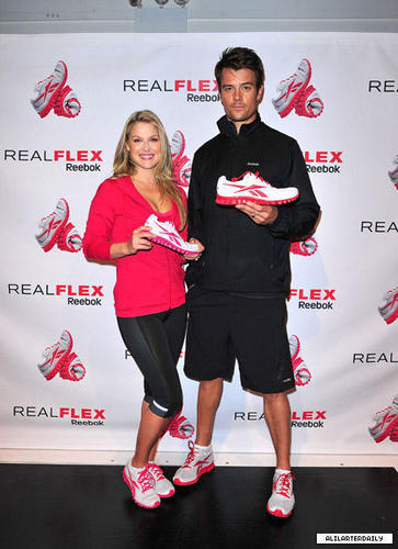  Josh Duhamel And Ali Larter Launch Reebok's RealFlex chaussure, chaussures
