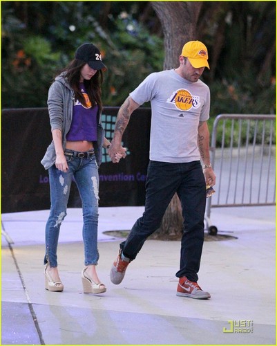  Megan raposa & Brian Austin Green: Let's Go Lakers!