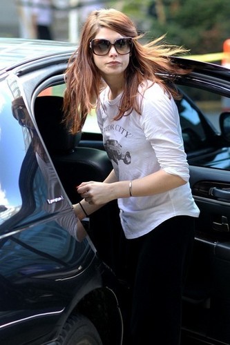 More pics of @AshleyMGreene (and Theo and Marlo!) arriving at YVR airport earlier today