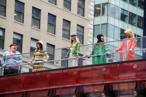  On set of 글리 in NYC | April 25, 2011.