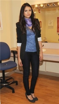 Stills of Nina on the PIX Morning Show in NY [27/04/11]!