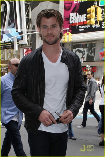  Chris Hemsworth Thunders Into New York City