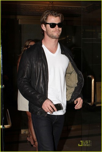  Chris Hemsworth Thunders Into New York City