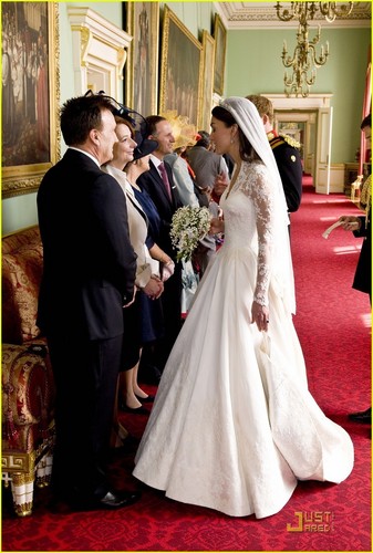  Kate Middleton: saat Wedding Dress!