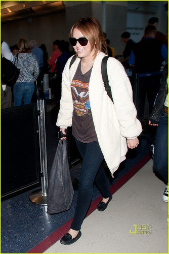  Miley Cyrus: Leaving L.A. for Gypsy cuore Tour!