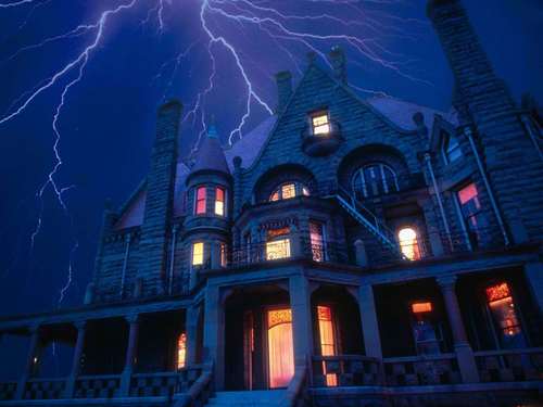  spooky house,queen_gina