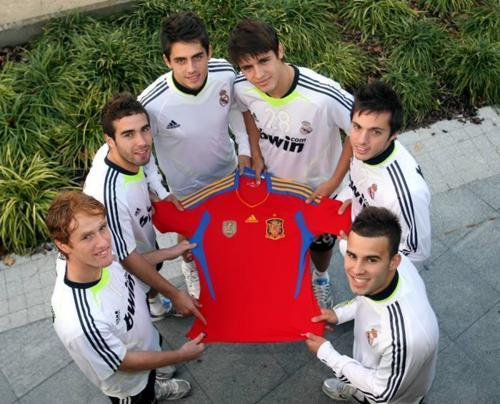 Castilla players together