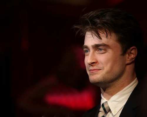  Dan Radcliffe- drama meja tulis, meja awards