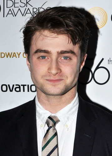  Dan Radcliffe- drama meja tulis, meja awards