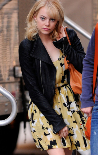  Emma Stone leaves the set of "The Amazing Spider-Man"