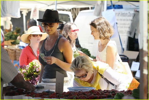  Katherine Heigl: Farmer's Market with Mom and Naleigh!