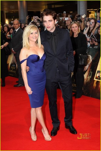  Reese Witherspoon: 'Water for Elephants' UK Premiere!