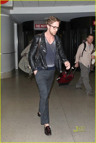 Ryan Gosling: Glasses Guy at LAX