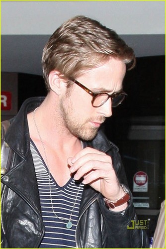  Ryan Gosling: Glasses Guy at LAX