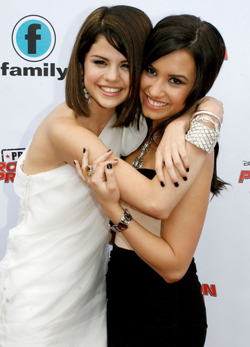  Selena&Demi