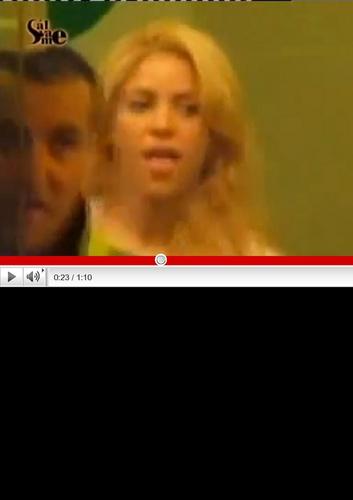 Shakira seduces tonque Piqué