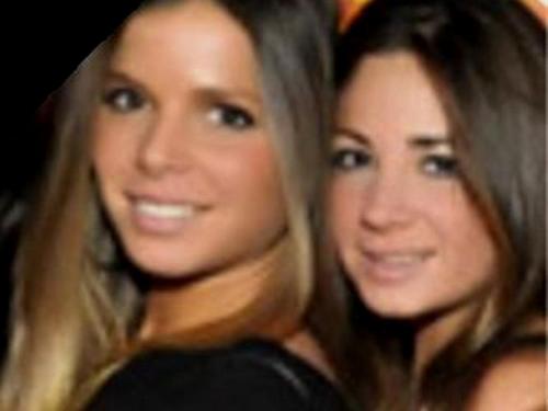  ex girlfriend Piqué:Nuria Thomas and Anna Molins twins look