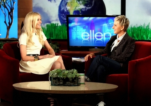  04.22.11 - The Ellen DeGeneres 表示する