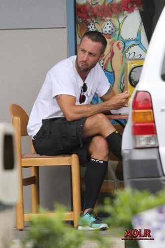  Alex was spotted enjoying breakfast in Oahu on May 5, 2011