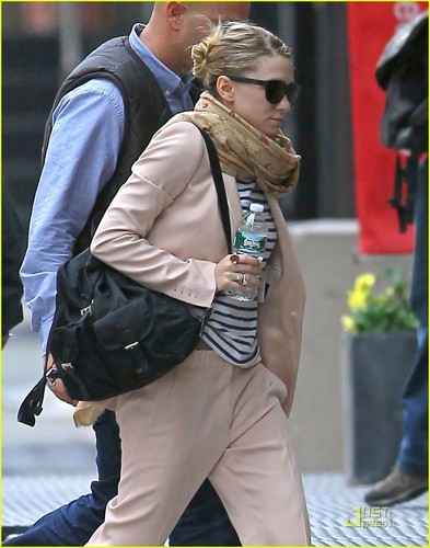  Ashley Olsen: Greenwich Village Girl!