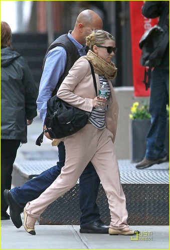  Ashley Olsen: Greenwich Village Girl!