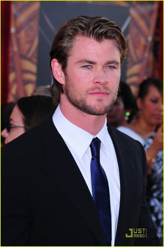  Chris Hemsworth & Elsa Pataky: Thor Premiere