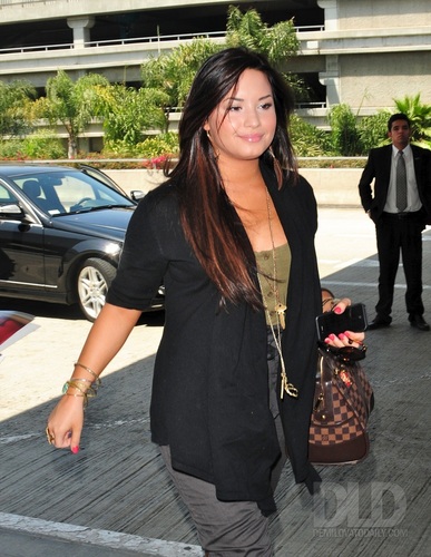 Demi - Departs from LAX Airport - May 6, 2011