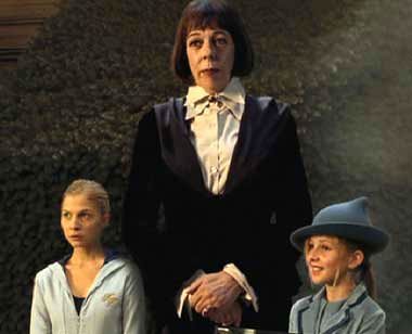  Fleur Delacour with sister Gabrielle and Olympe Maxime