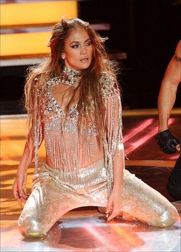  Jennifer - Performance TV - American Idol, May 5 2011